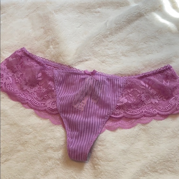 VS cheeky thong- NWT - Picture 1 of 3